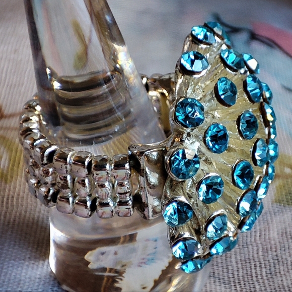 AQUA Vibrant Atomic Starburst Pastel Silver Tone Stretchy Band Size 8 Ring - Picture 2 of 7